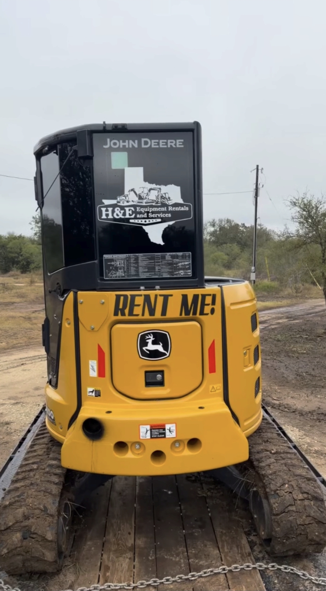 H&E branded John Deere excavator on a Texas job site